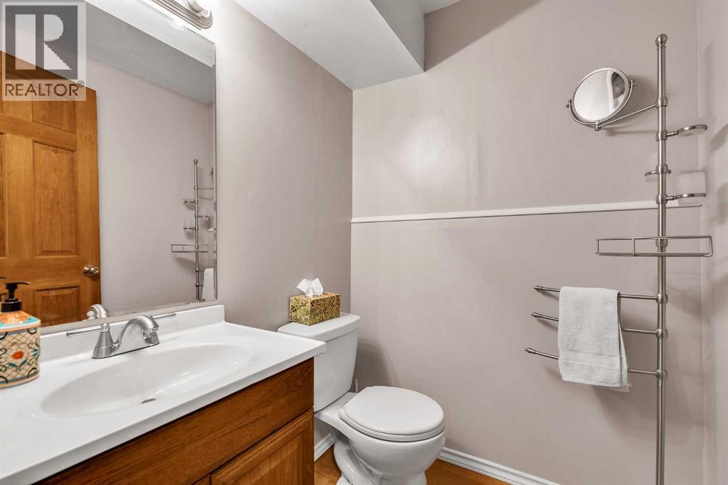 215 Erin Woods Drive Se, Calgary, Alberta  T2B 2V7 - Photo 20 - A2326721