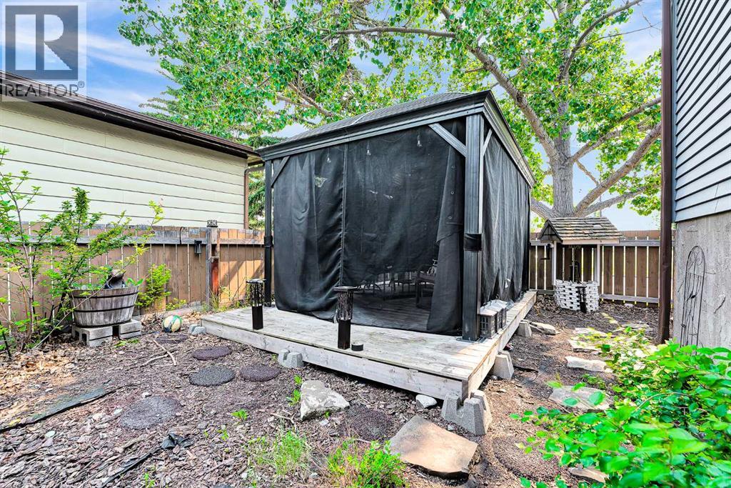 215 Erin Woods Drive Se, Calgary, Alberta  T2B 2V7 - Photo 25 - A2326721