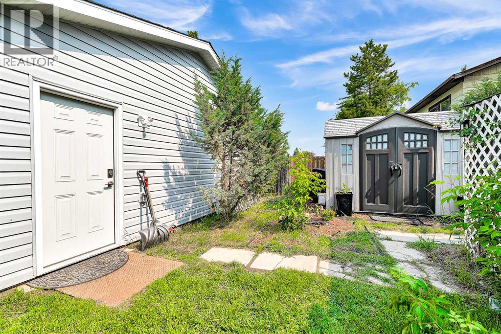 215 Erin Woods Drive Se, Calgary, Alberta  T2B 2V7 - Photo 29 - A2326721