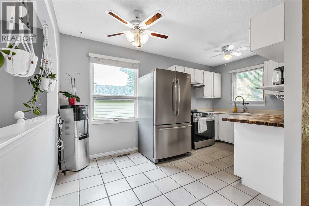 215 Erin Woods Drive Se, Calgary, Alberta  T2B 2V7 - Photo 7 - A2326721