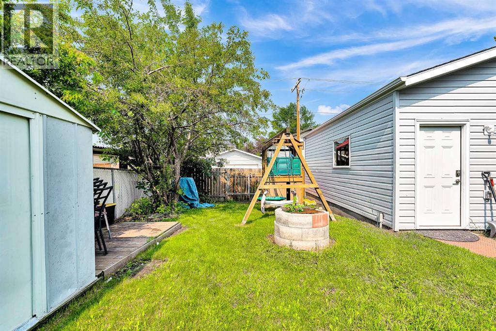 215 Erin Woods Drive Se, Calgary, Alberta  T2B 2V7 - Photo 27 - A2326721