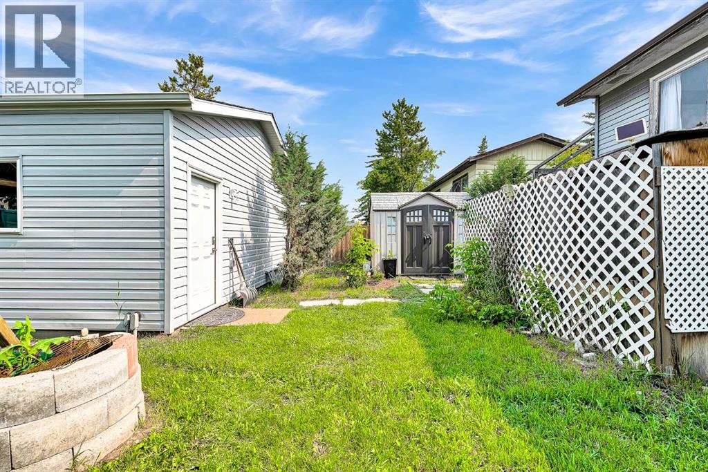 215 Erin Woods Drive Se, Calgary, Alberta  T2B 2V7 - Photo 28 - A2326721