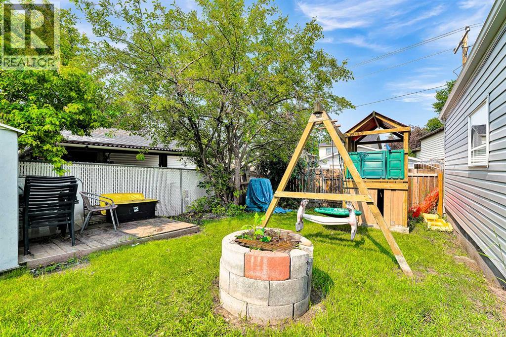 215 Erin Woods Drive Se, Calgary, Alberta  T2B 2V7 - Photo 30 - A2326721