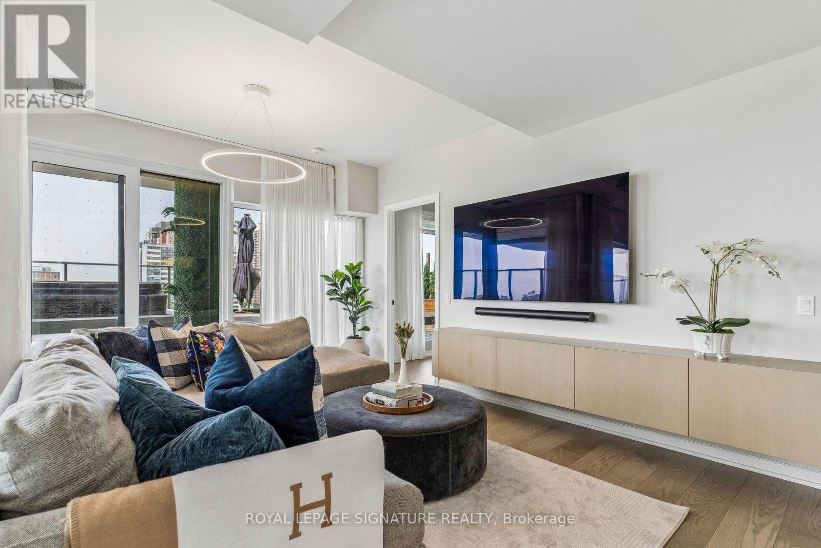 702 - 10 Graphophone Grove, Toronto, Ontario M6H 0E5 - Photo 3 - W13673992