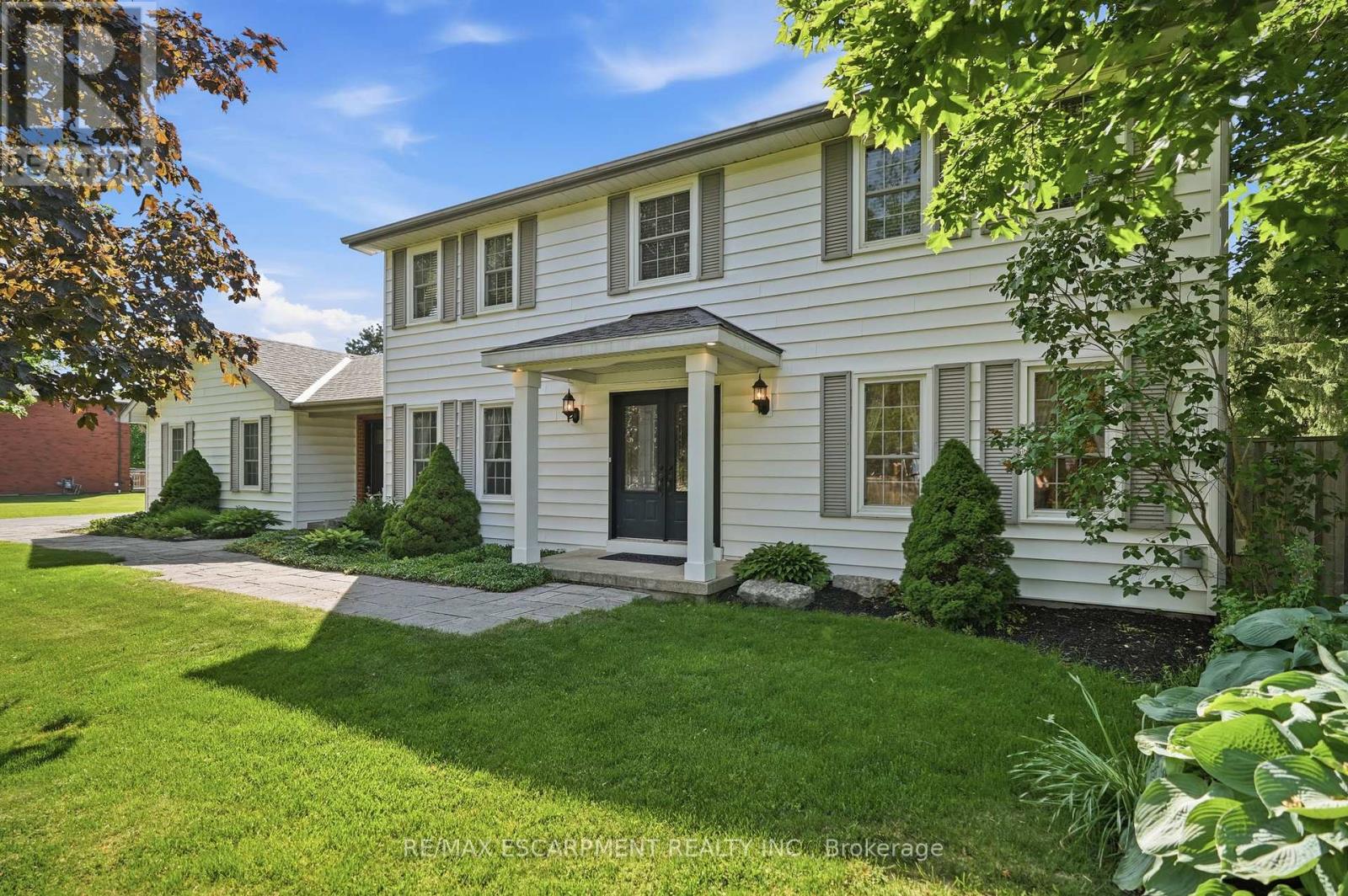 1 MEANDER CLOSE, Hamilton, Ontario