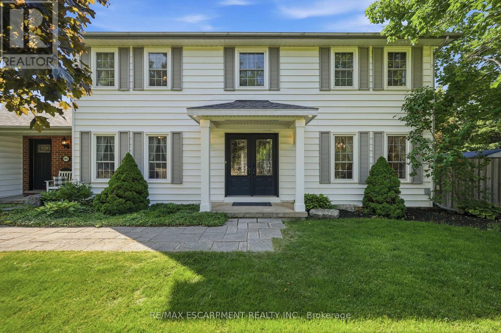 1 Meander Close, Hamilton, Ontario L0R 1H1 - Photo 2 - X13673980