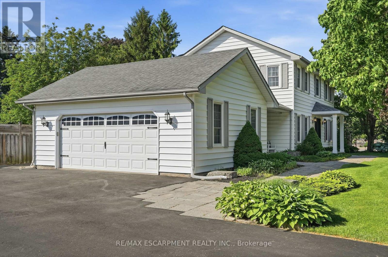 1 Meander Close, Hamilton, Ontario L0R 1H1 - Photo 3 - X13673980