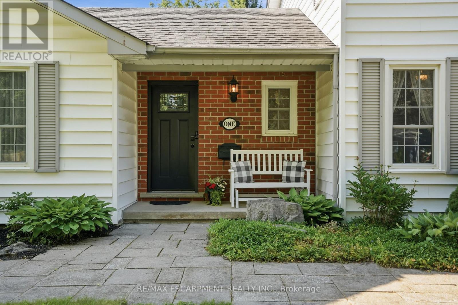 1 Meander Close, Hamilton, Ontario L0R 1H1 - Photo 5 - X13673980