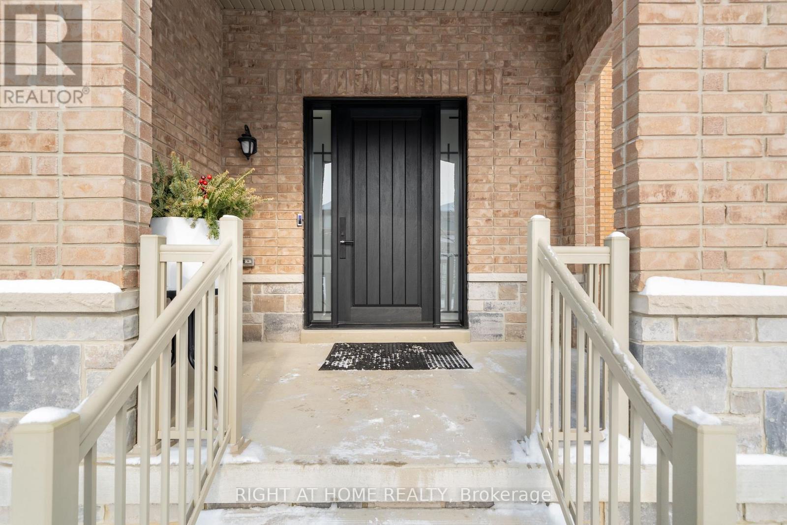 12 Tupling Street, Bradford West Gwillimbury, Ontario  L3Z 0W8 - Photo 3 - N13563318