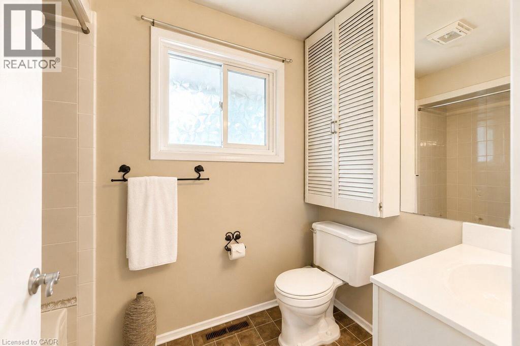 120 Stone Church Road W, Hamilton, Ontario  L9B 1A3 - Photo 21 - 40855543