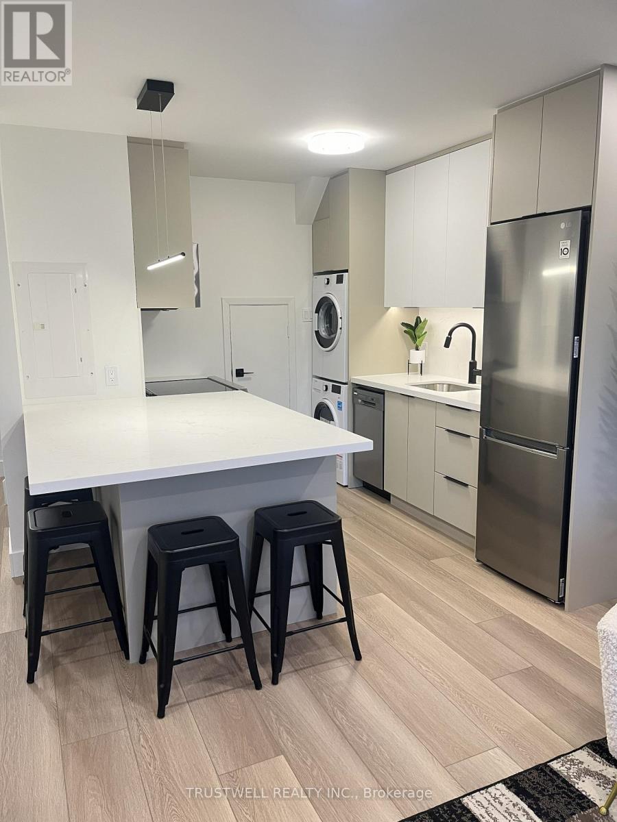 UNIT B - 909 MILLWOOD ROAD, Toronto, Ontario