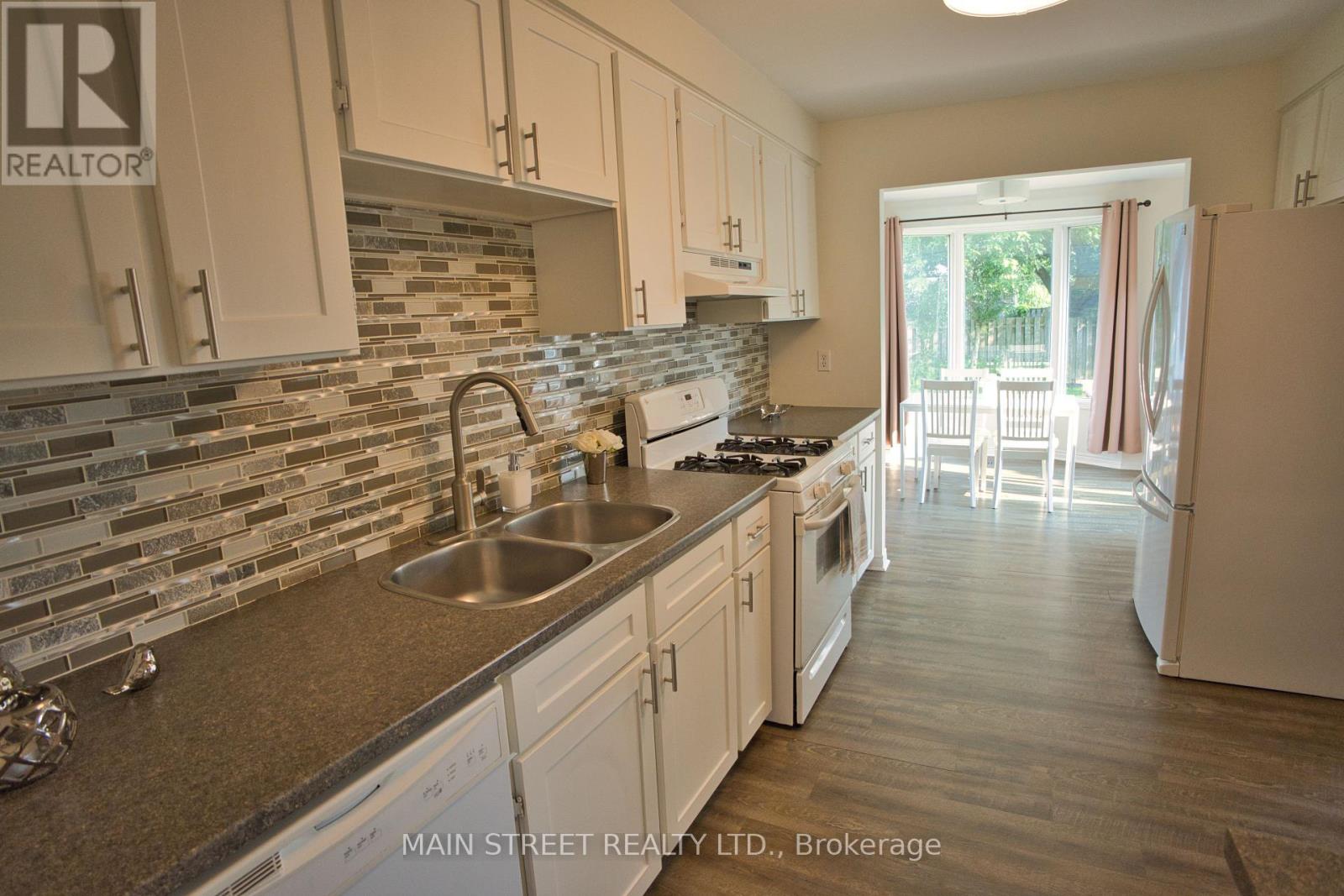 97 Riverglen Drive, Georgina, Ontario  L4P 2R3 - Photo 11 - N13674084