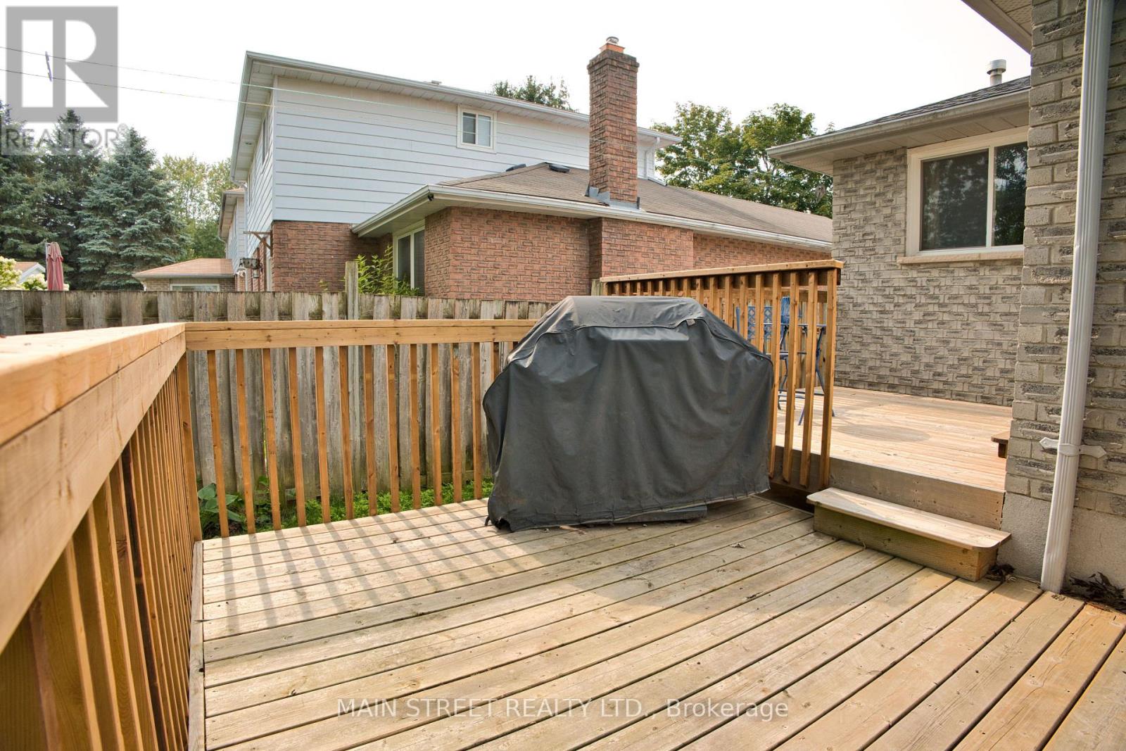 97 Riverglen Drive, Georgina, Ontario  L4P 2R3 - Photo 15 - N13674084