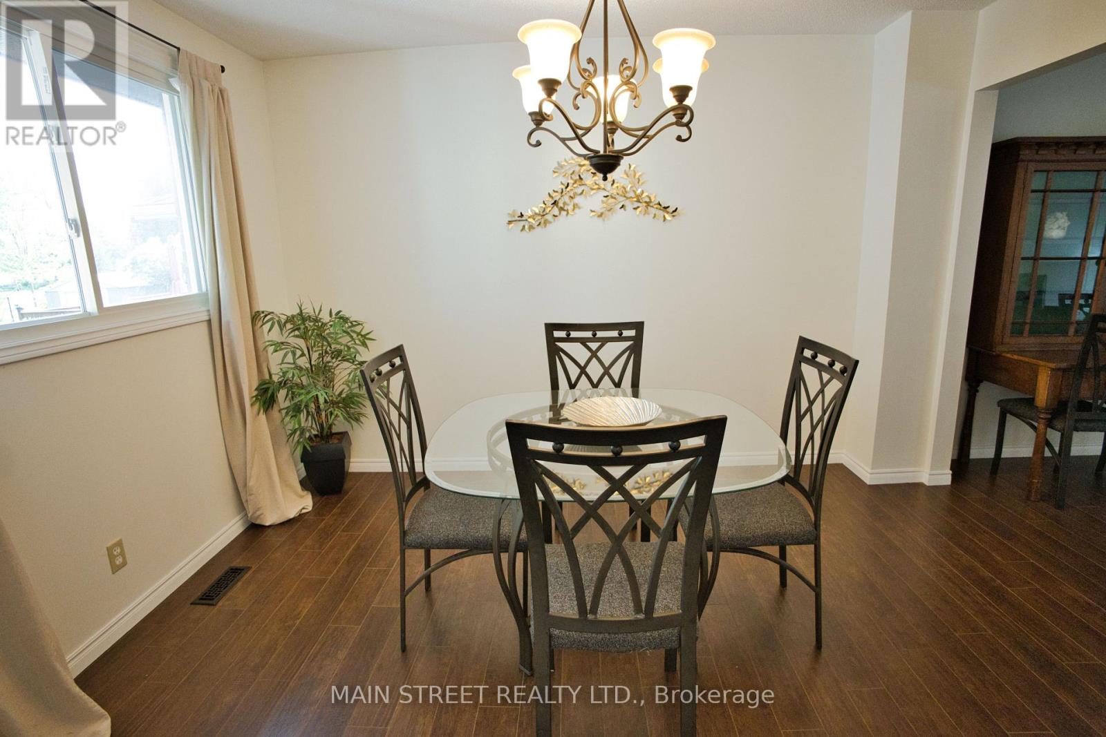 97 Riverglen Drive, Georgina, Ontario  L4P 2R3 - Photo 6 - N13674084
