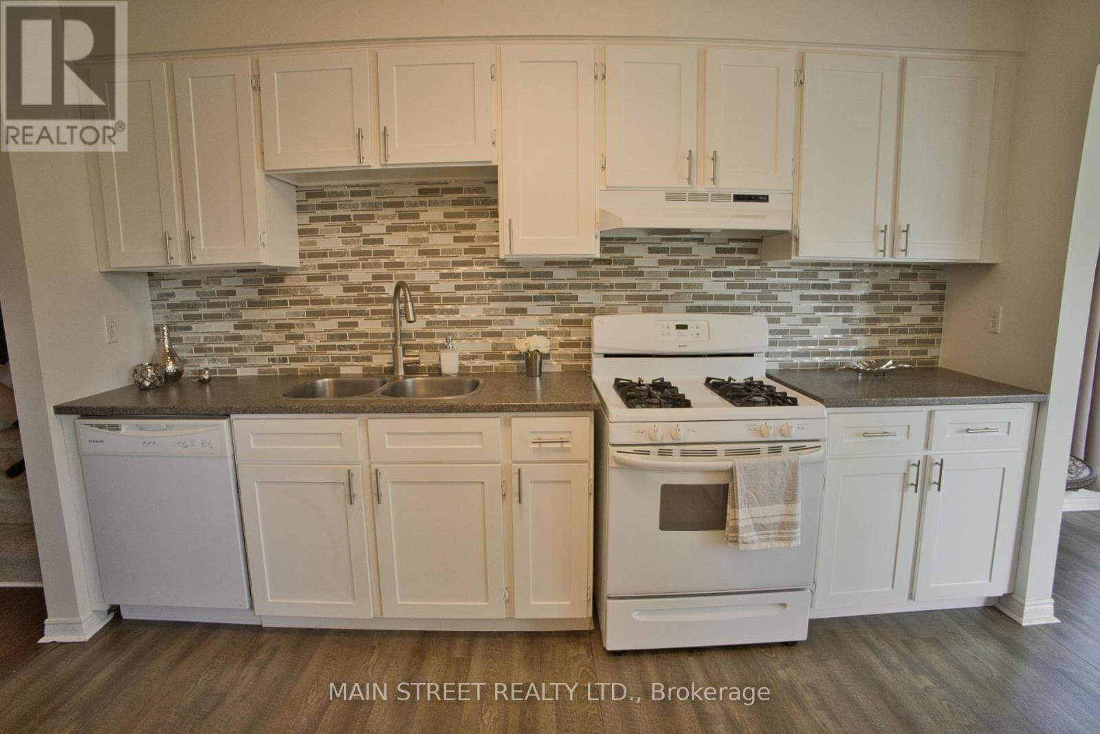 97 Riverglen Drive, Georgina, Ontario  L4P 2R3 - Photo 8 - N13674084