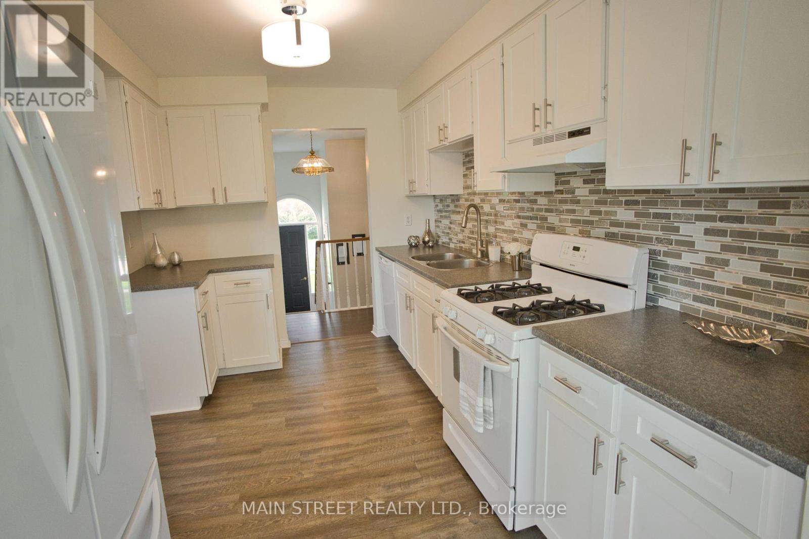 97 Riverglen Drive, Georgina, Ontario  L4P 2R3 - Photo 9 - N13674084
