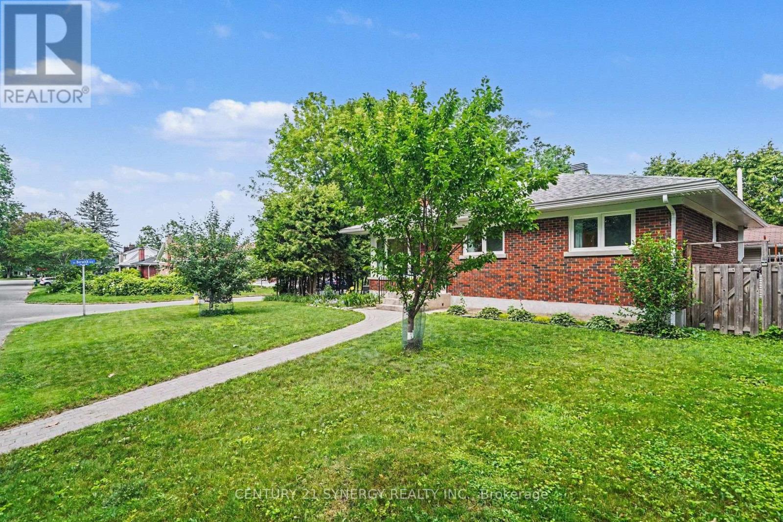1225 Major Street, Ottawa, Ontario K2C 2S3 - Photo 2 - X13572690