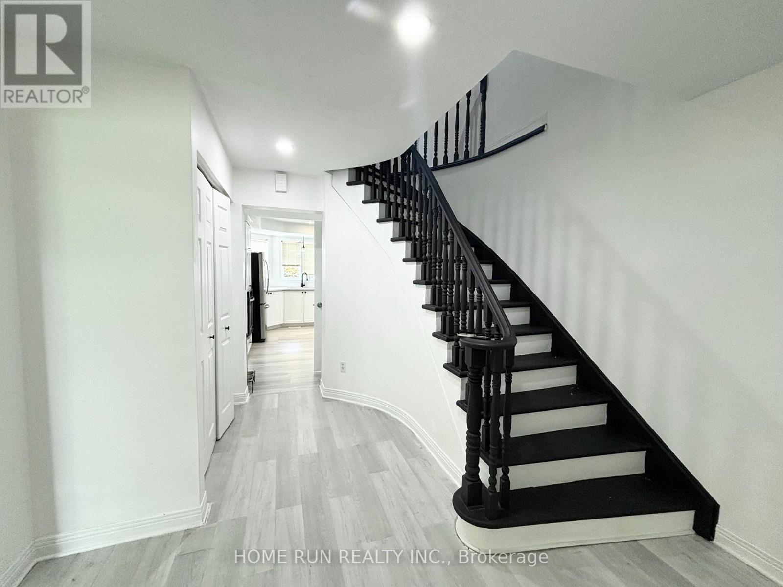 10 Westchester Court, Ottawa, Ontario  K2J 3P9 - Photo 4 - X13671392