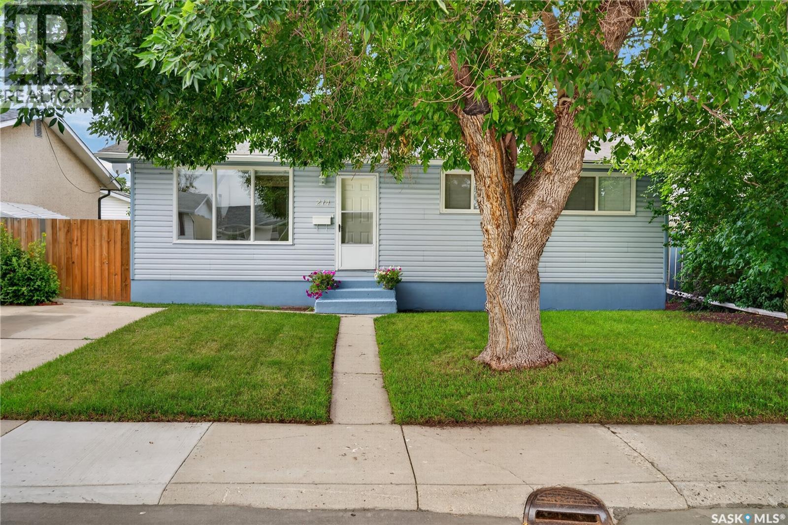 214 Fisher Crescent, Saskatoon, Saskatchewan  S7L 5C9 - Photo 1 - SK045409
