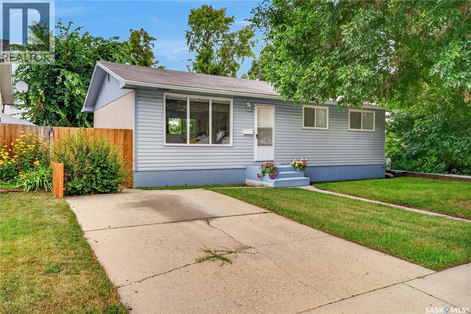 214 Fisher Crescent, Saskatoon, Saskatchewan  S7L 5C9 - Photo 2 - SK045409