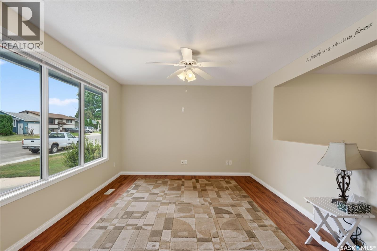 214 Fisher Crescent, Saskatoon, Saskatchewan  S7L 5C9 - Photo 4 - SK045409