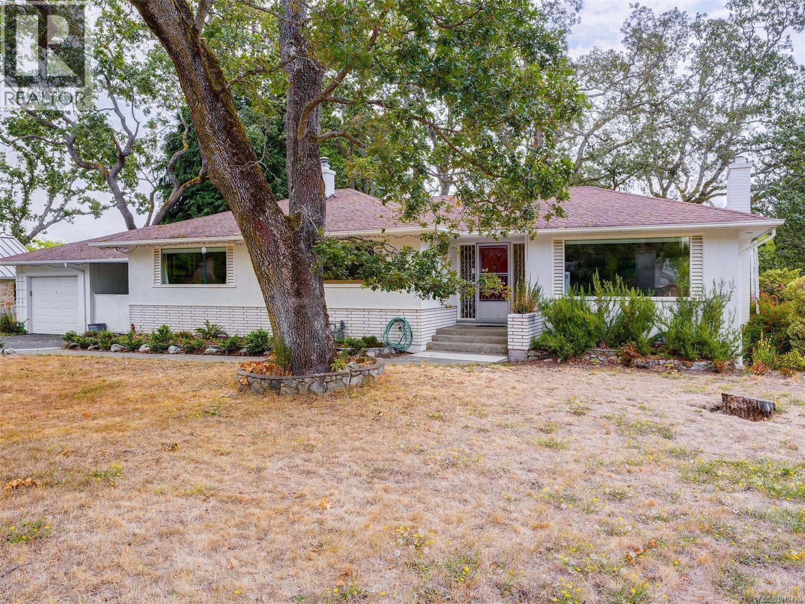 2541 Nottingham Rd, Oak Bay, British Columbia