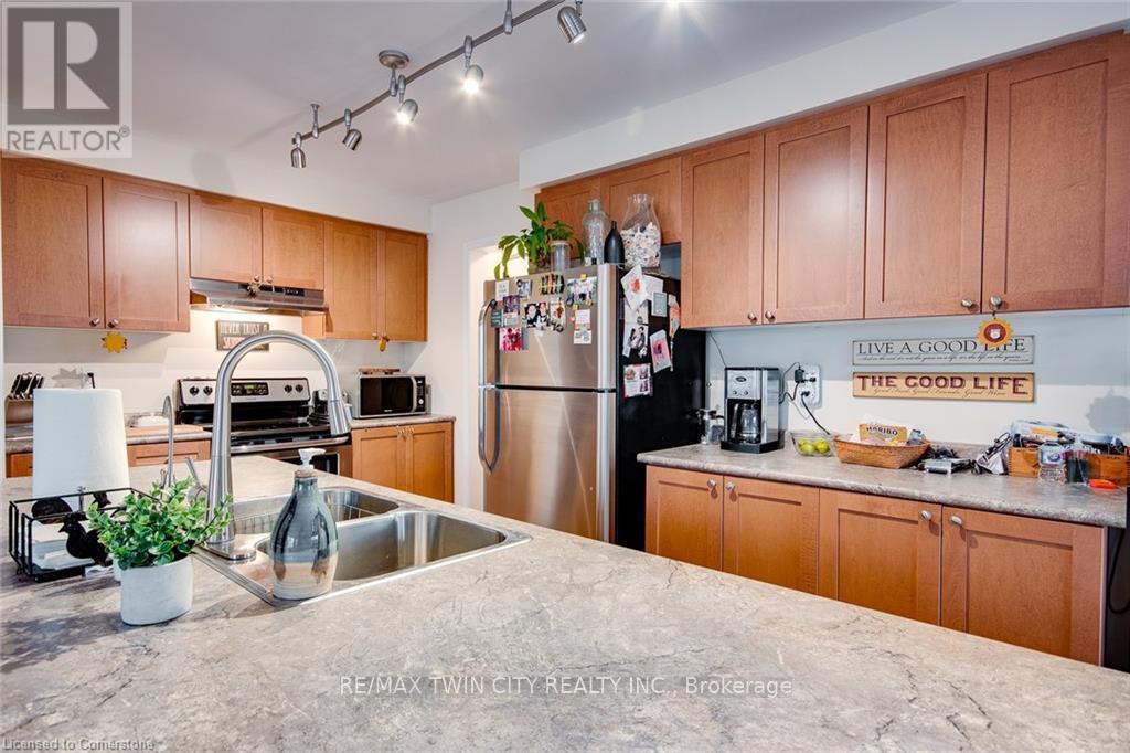 18 Blue Oak Street, Kitchener, Ontario N2K 0K3 - Photo 17 - X13674110