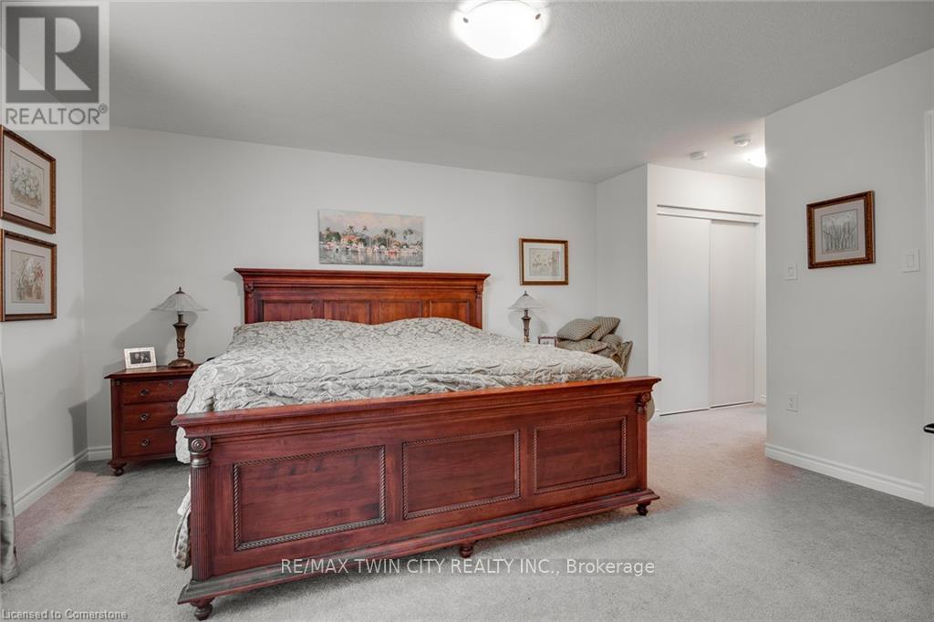 18 Blue Oak Street, Kitchener, Ontario N2K 0K3 - Photo 22 - X13674110