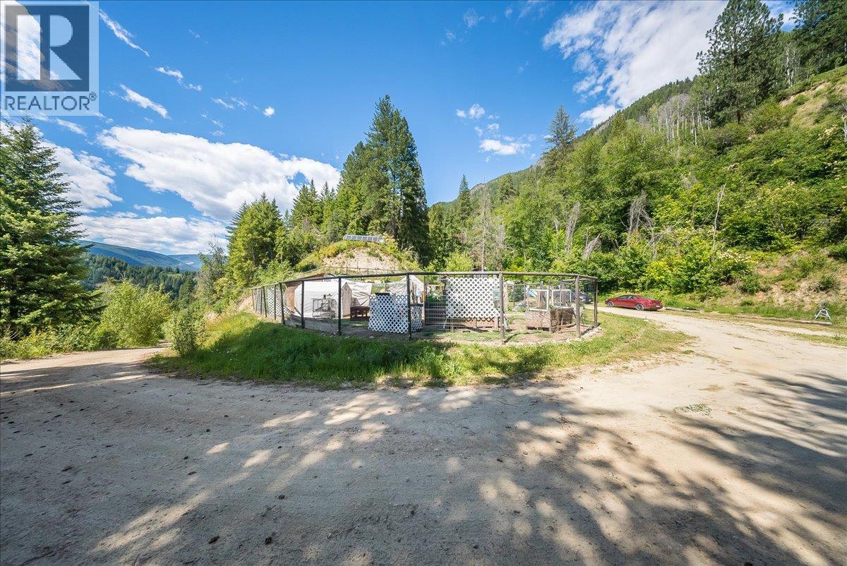 1385 Pass Creek Road, Castlegar, British Columbia  V1N 4S2 - Photo 23 - 10393109
