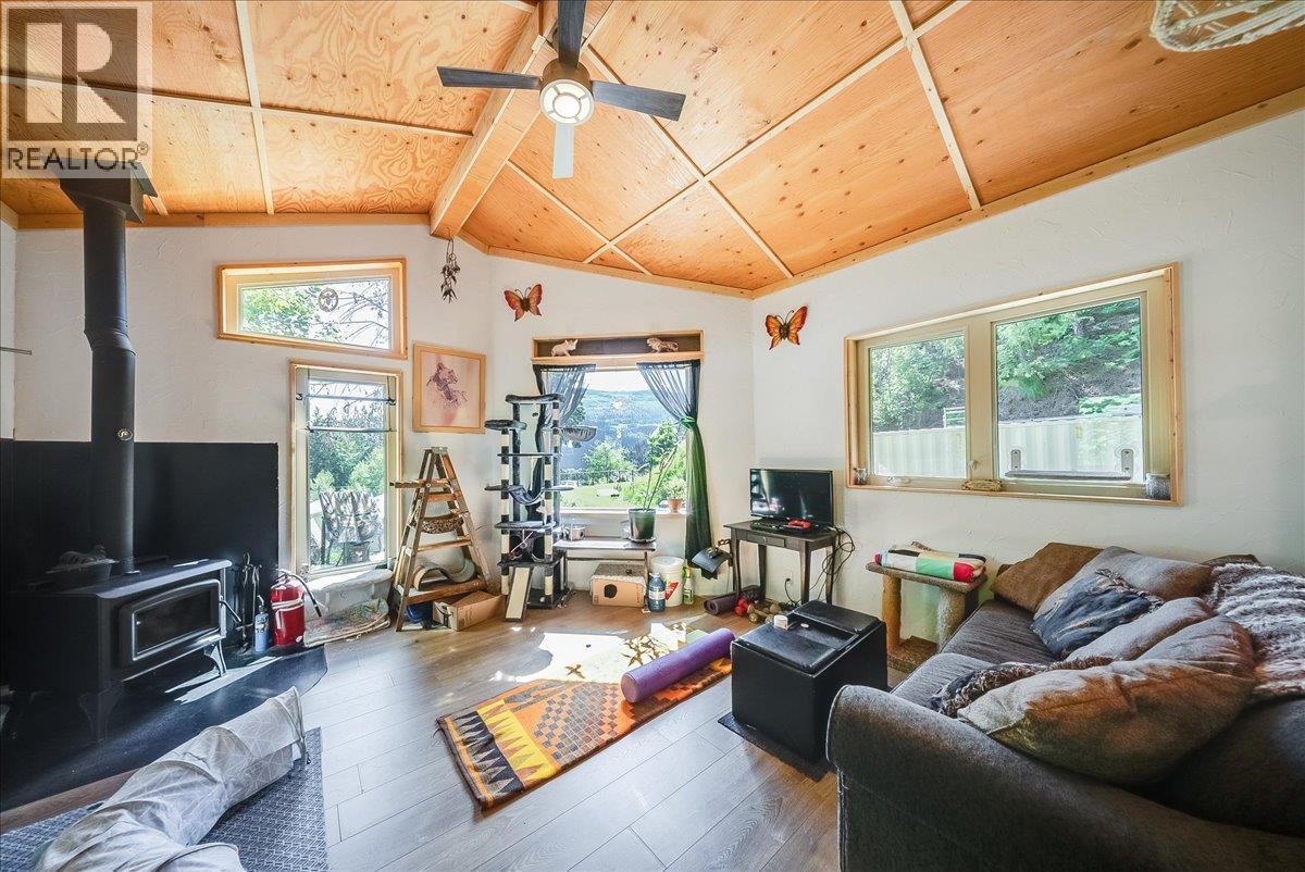 1385 Pass Creek Road, Castlegar, British Columbia  V1N 4S2 - Photo 34 - 10393109