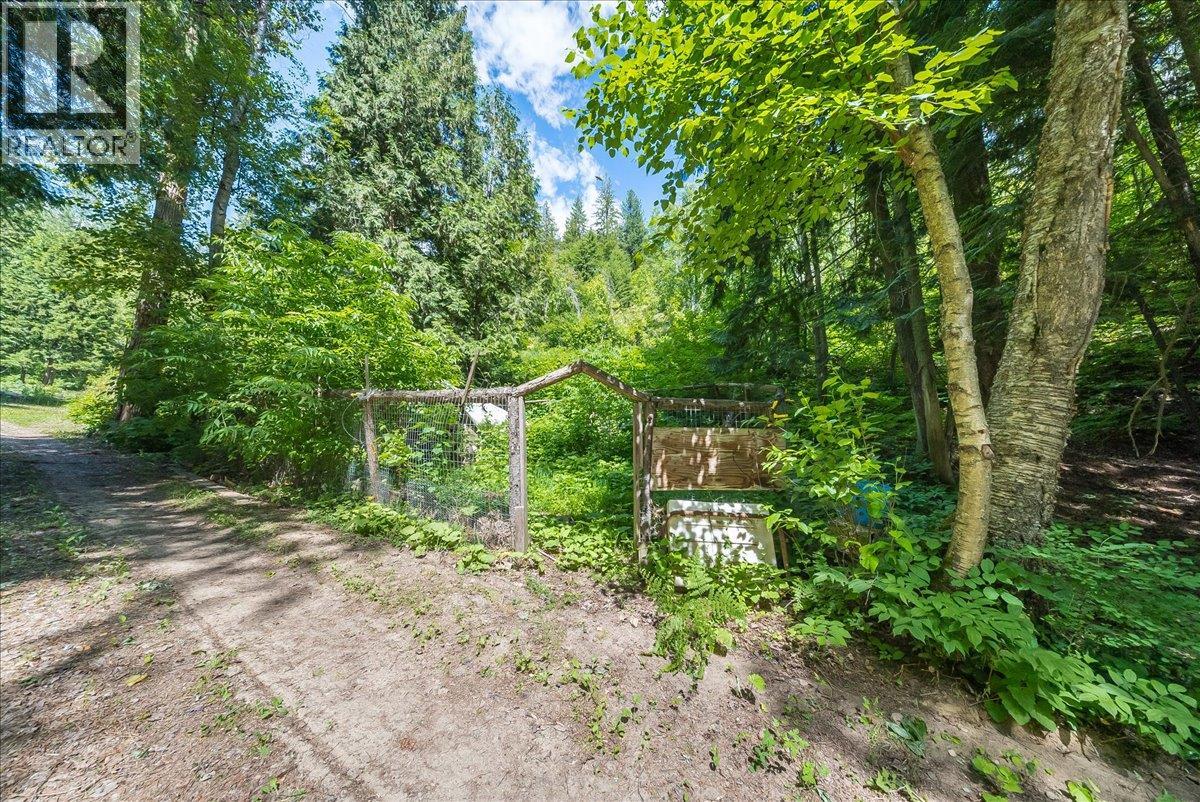 1385 Pass Creek Road, Castlegar, British Columbia  V1N 4S2 - Photo 21 - 10393109