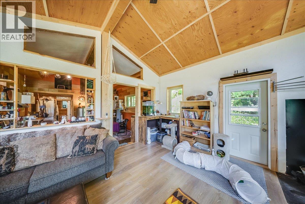 1385 Pass Creek Road, Castlegar, British Columbia  V1N 4S2 - Photo 37 - 10393109