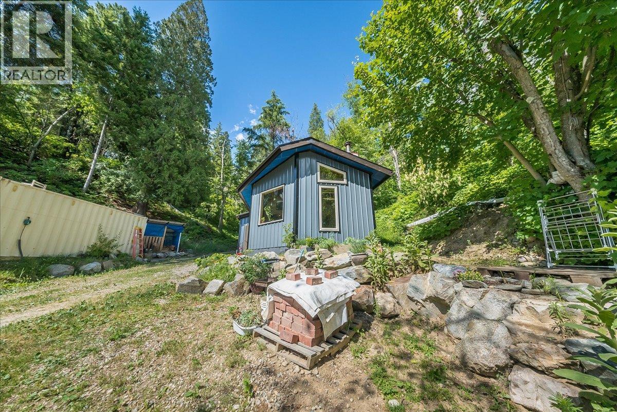 1385 Pass Creek Road, Castlegar, British Columbia  V1N 4S2 - Photo 33 - 10393109