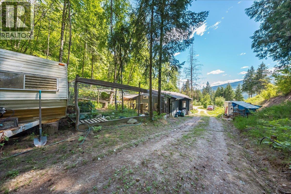 1385 Pass Creek Road, Castlegar, British Columbia  V1N 4S2 - Photo 22 - 10393109