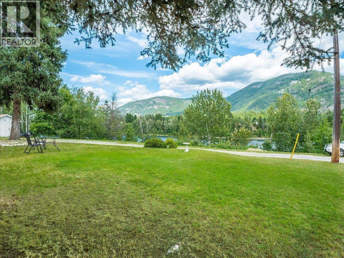 2800 1st Avenue, Castlegar, British Columbia  V1N 2R2 - Photo 8 - 10393529