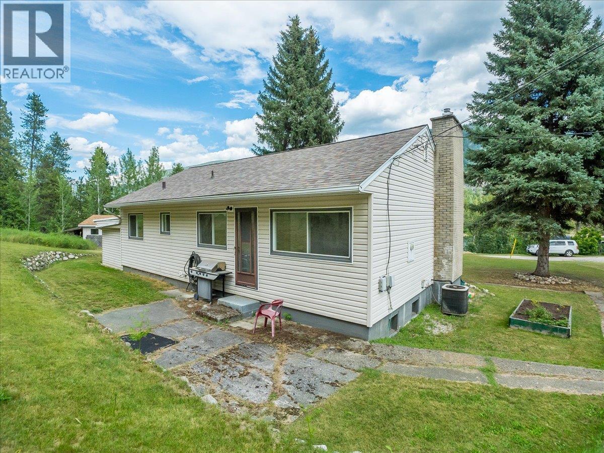 2800 1st Avenue, Castlegar, British Columbia  V1N 2R2 - Photo 5 - 10393529