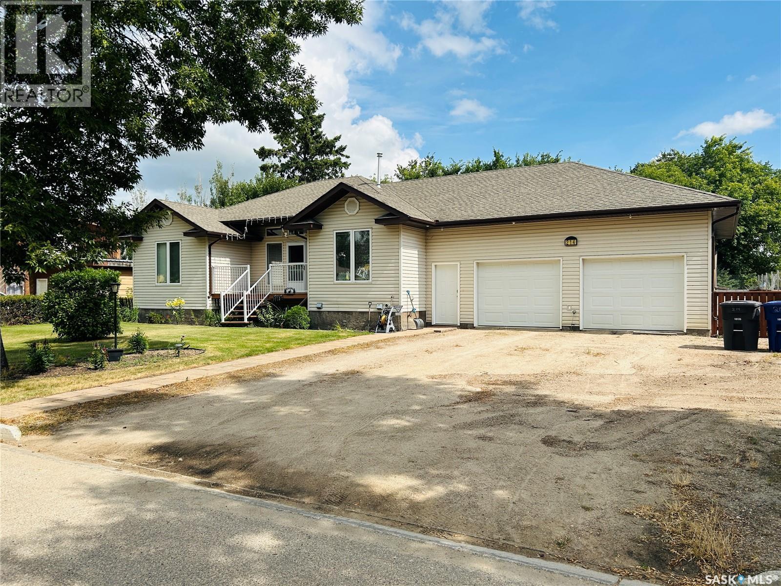 214 3rd Street Ne, Watson, Saskatchewan  S0K 4V0 - Photo 2 - SK045538