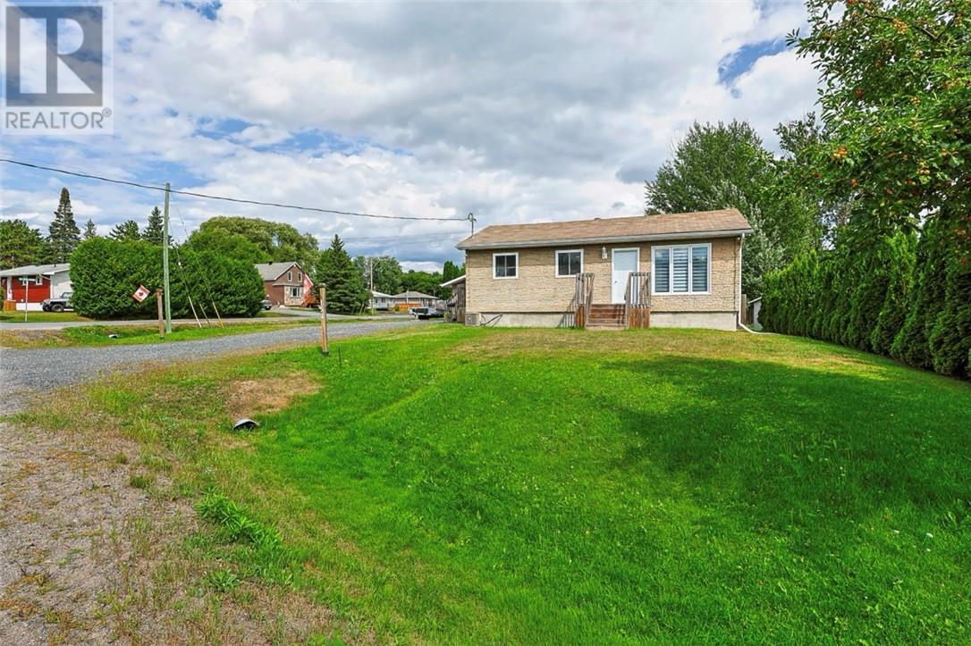 154 Aldege, Azilda, Ontario  P0M 1B0 - Photo 3 - 2129790