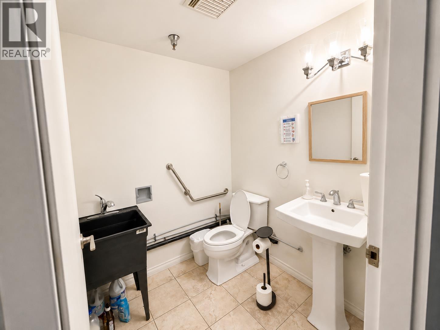 3341 W Broadway, Vancouver, British Columbia V6R 2B1 - Photo 13 - C8081237