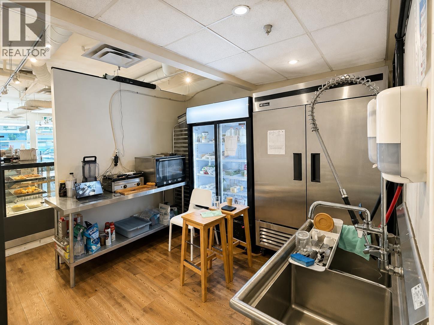 3341 W Broadway, Vancouver, British Columbia V6R 2B1 - Photo 9 - C8081237