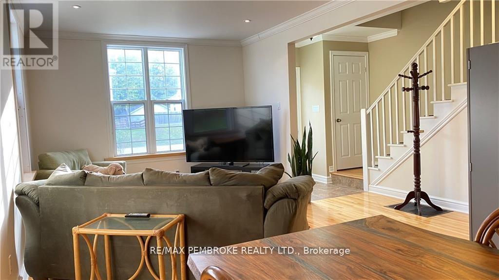 16 Wolfe Avenue, Deep River, Ontario  K0J 1P0 - Photo 12 - X13674164