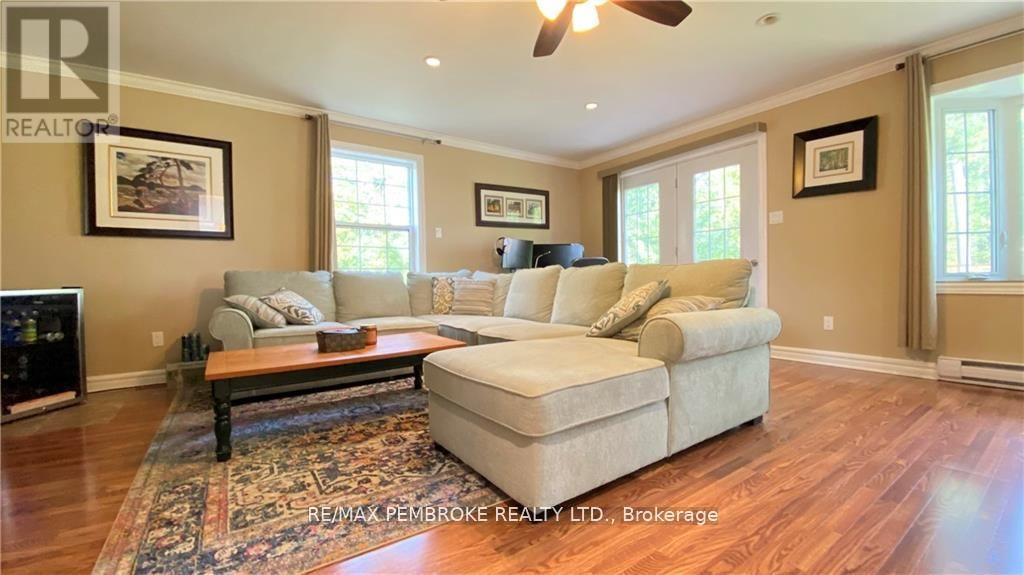 16 Wolfe Avenue, Deep River, Ontario  K0J 1P0 - Photo 4 - X13674164