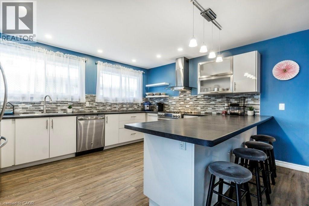 510 Oakridge Place, Waterloo, Ontario  N2L 4P2 - Photo 4 - 40855405