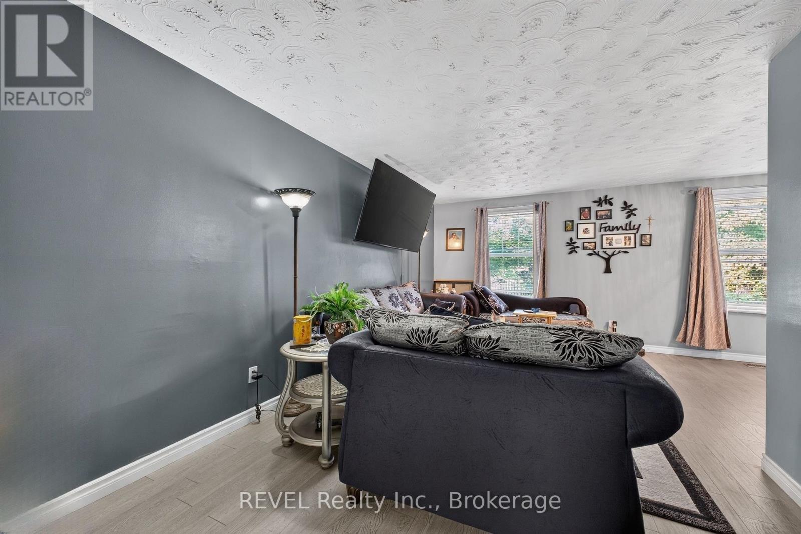 4 Kerwin Gate, St. Catharines (Lakeport), Ontario  L2N 4J8 - Photo 3 - X13674132