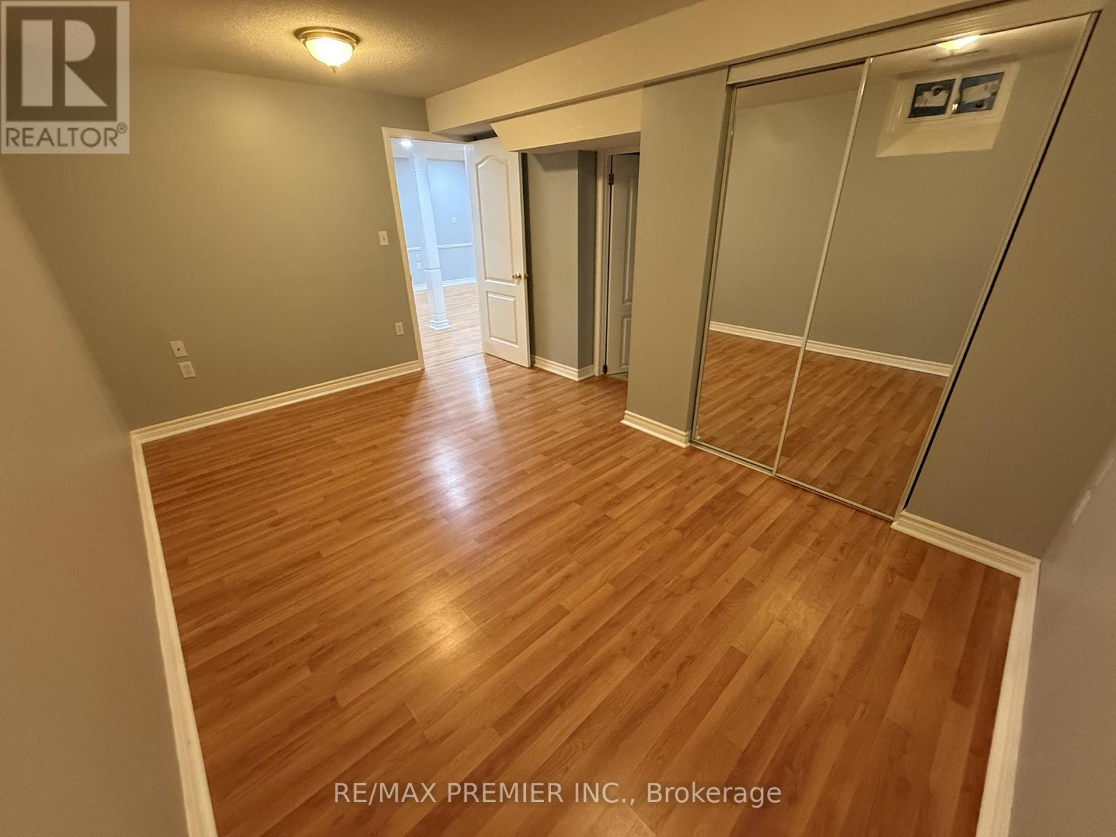 Lower - 54 Castlepoint Drive, Vaughan, Ontario  L4H 1B8 - Photo 16 - N13674246