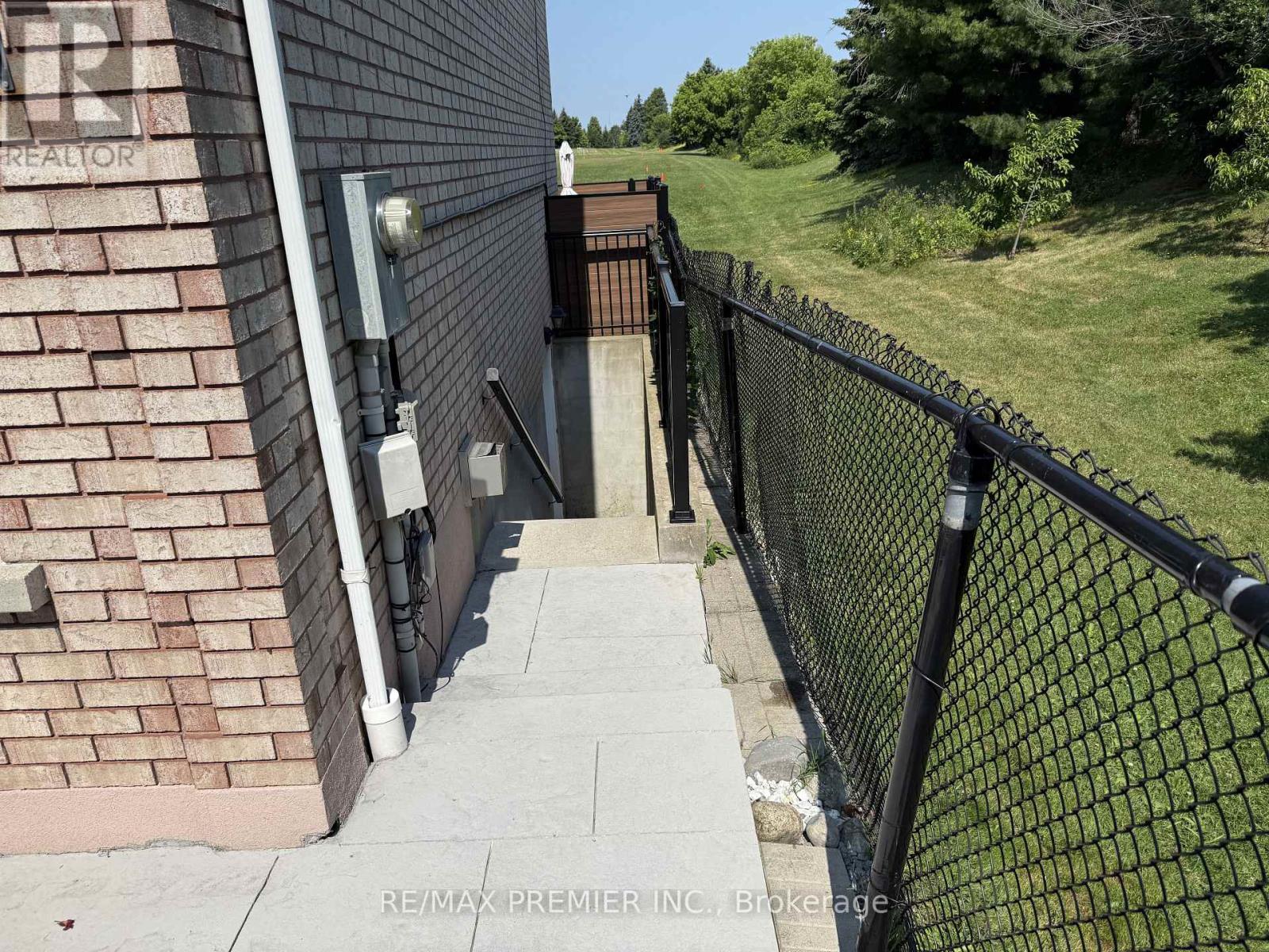 Lower - 54 Castlepoint Drive, Vaughan, Ontario  L4H 1B8 - Photo 3 - N13674246