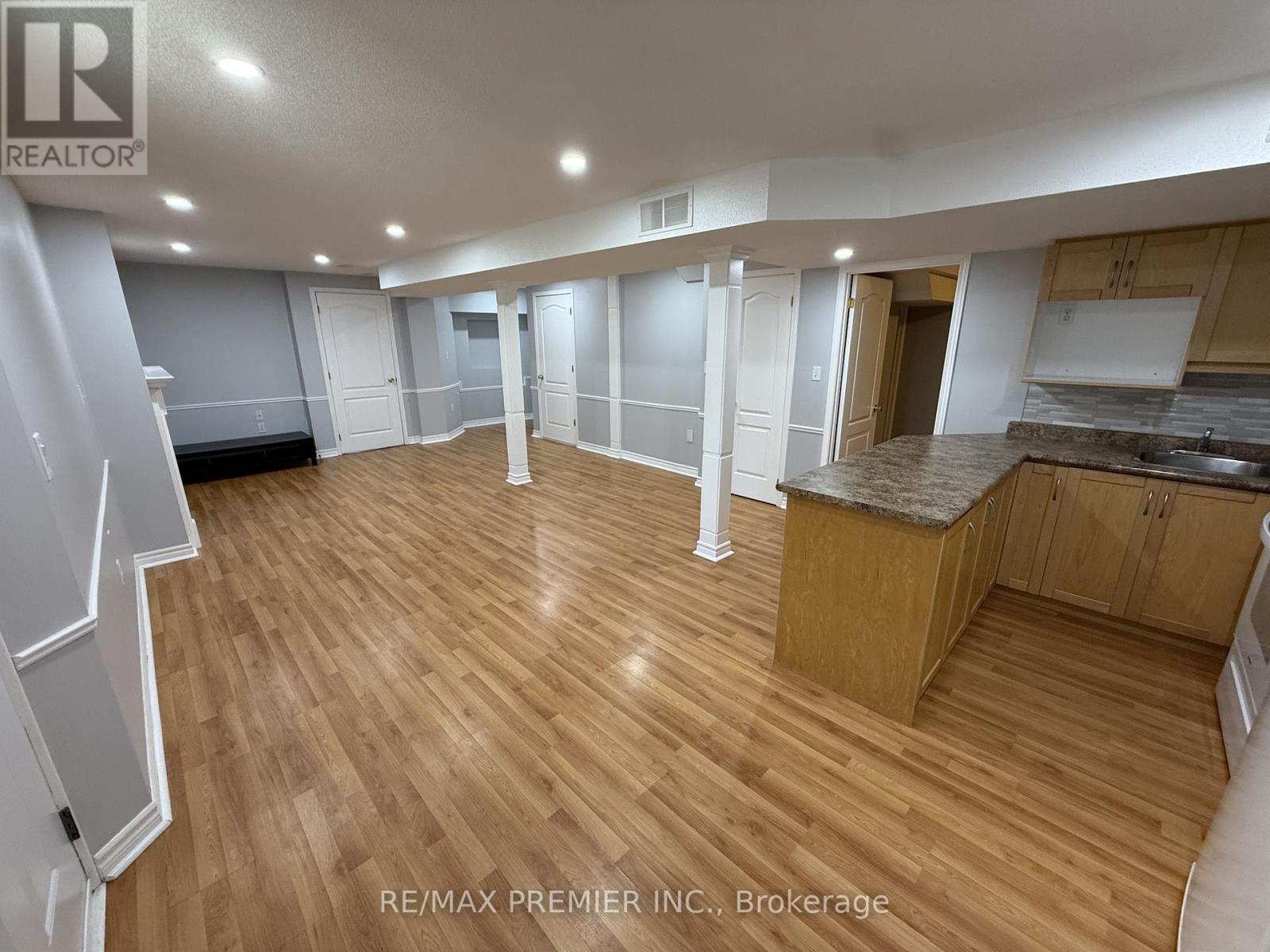 Lower - 54 Castlepoint Drive, Vaughan, Ontario  L4H 1B8 - Photo 6 - N13674246