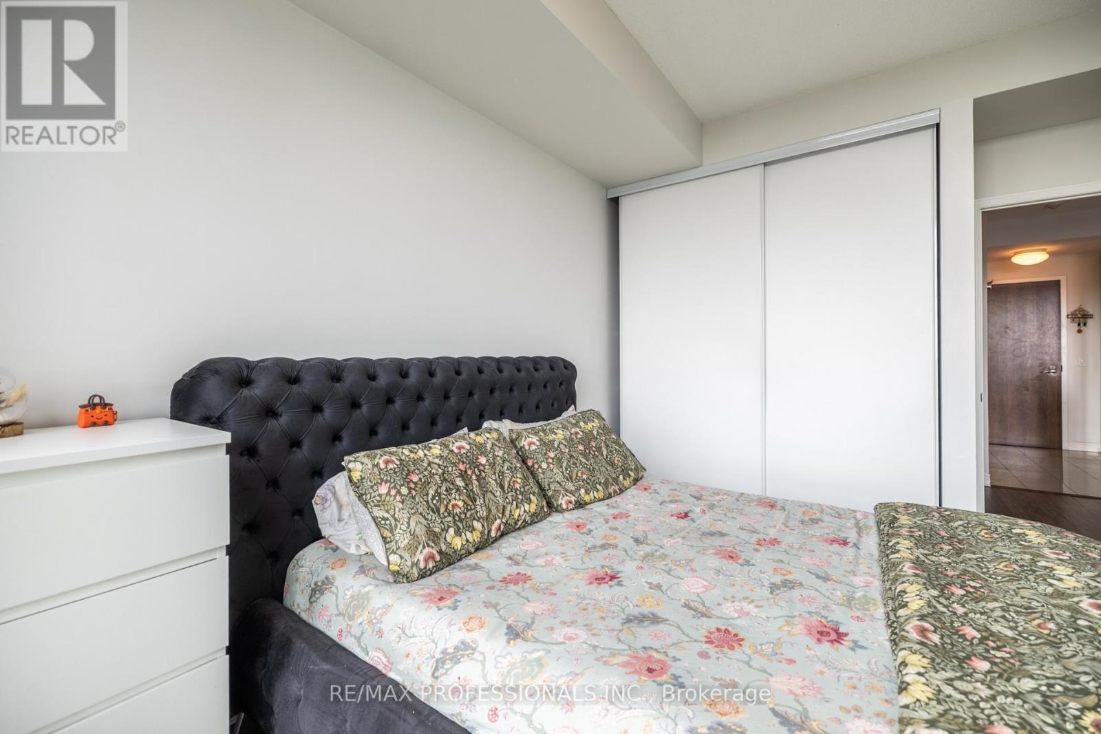 1511 - 339 Rathburn Road W, Mississauga, Ontario  L5B 0C8 - Photo 16 - W13674228