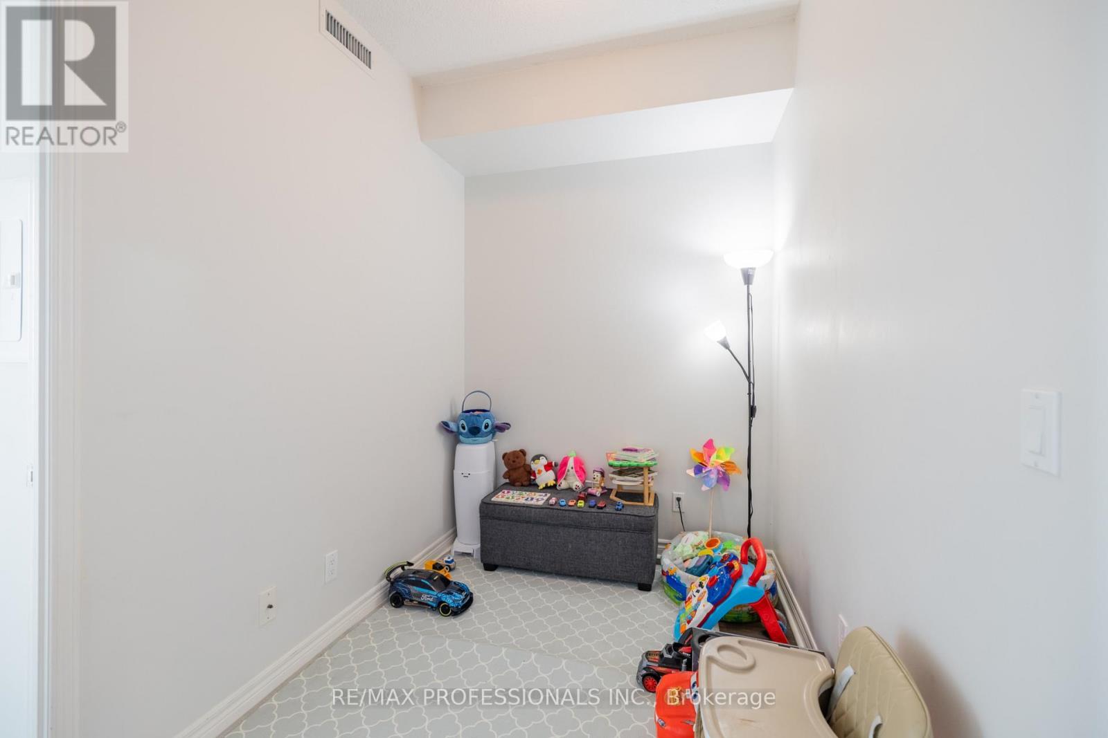 1511 - 339 Rathburn Road W, Mississauga, Ontario  L5B 0C8 - Photo 18 - W13674228