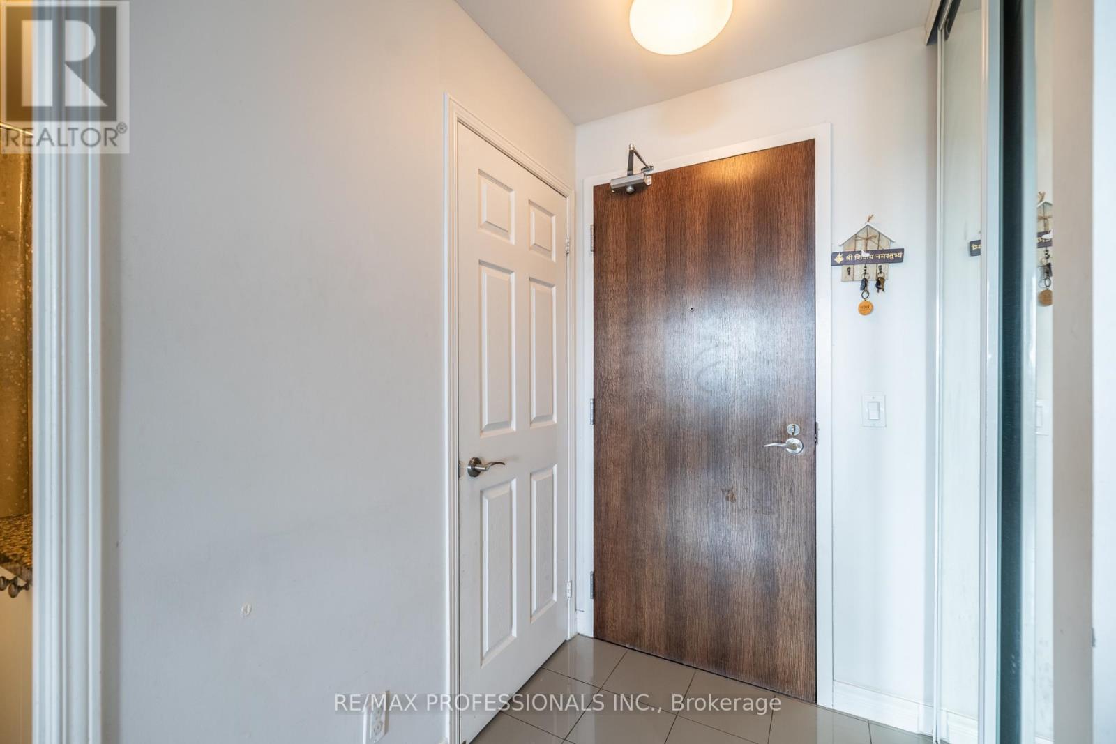 1511 - 339 Rathburn Road W, Mississauga, Ontario  L5B 0C8 - Photo 6 - W13674228